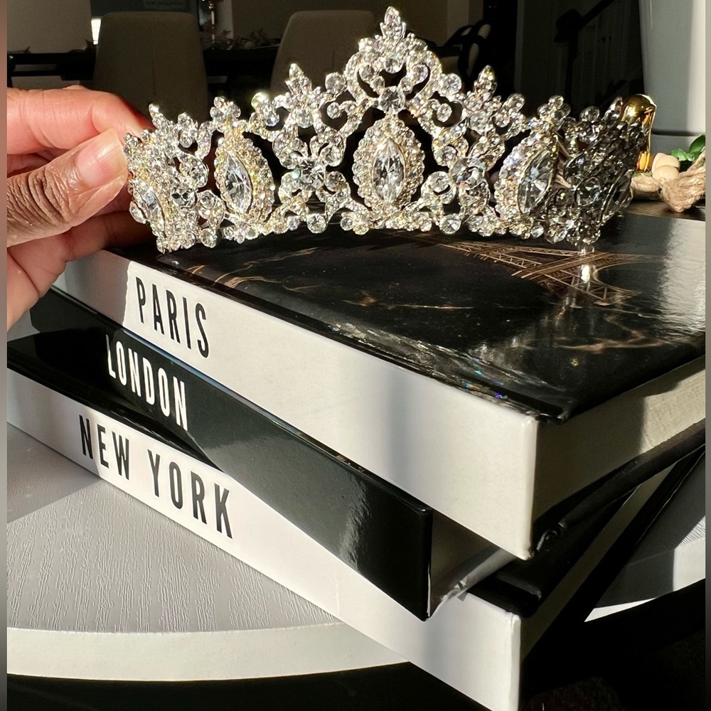 David’s Bridal Crown - Picture 10 of 10